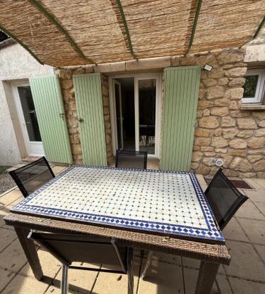 Maisonette avec jardin au calme