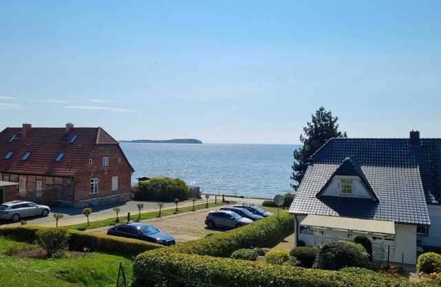 Maisonette with 2 balconies and sea view