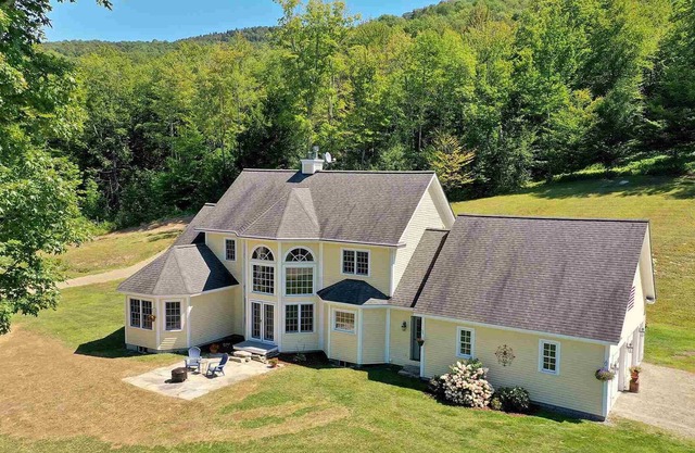 Majestic estate on Magic Mtn! Ski in also minutes to Stratton, Bromley, Okemo!