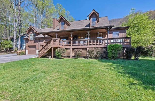 Majestic Grace-Spacious, Great Location, Garage, Motorcycle Friendly, Elk Visits
