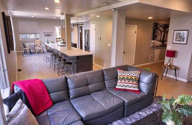 Majestic Lake View | Open | Nature | Treetop Life