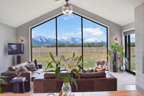 Majestic Mountain Retreat