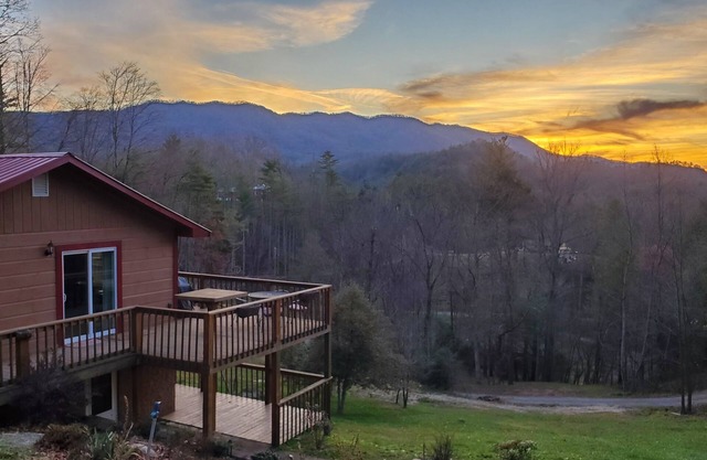 Majestic Peak - Mountain Views and Lake Access