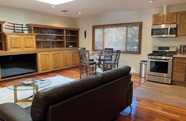 Malibu Canyon, Calabasas 1+1 Luxury Guest Suite