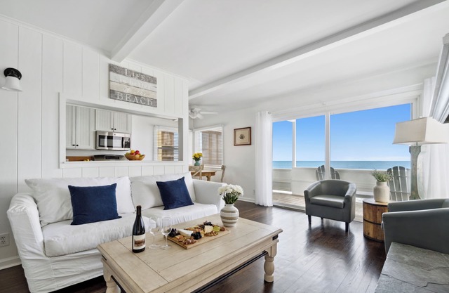 Malibu, Carbon Beach - Oceanfront Suite Two