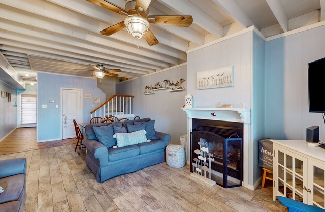 Mallard lakes home in peaceful community w/shared pool, free WiFi, private W/D
