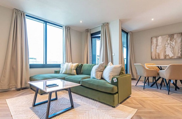 Malmaison Apt 4 · Stunning lux 2bed apt | balcony | river views