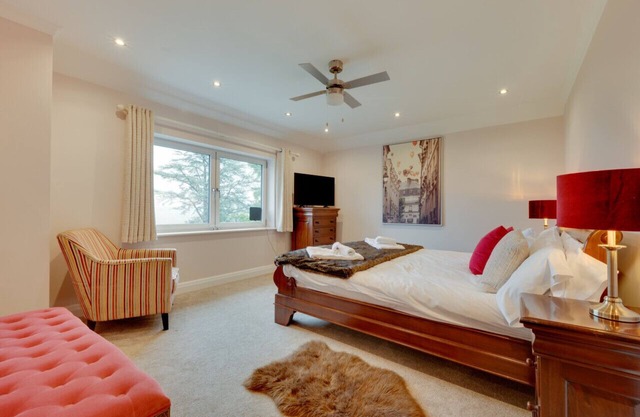 Malt Hall - Eight Bedroom House, Sleeps 15
