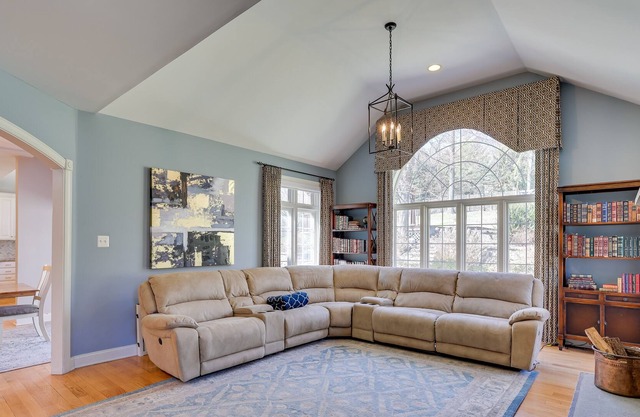 Malvern Home w/ Patio - 21 Mi to Philadelphia!