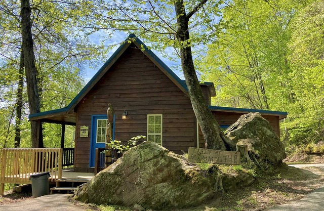 Mammoth Arch Cabin, Hot Tub | RRG