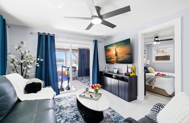 Manatee Key-Waterfront/Near Beach, Pet Friendly!
