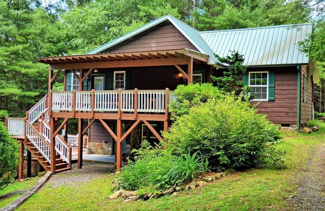 Manna Cabin-Open for Bookings! Private, Hot Tub, WIFI, Game Room