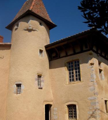 Manoir au sein du village