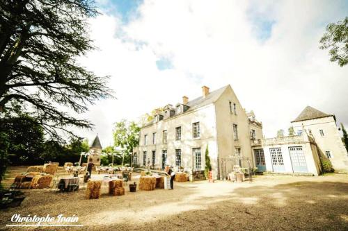 Manoir somptueux à Messas avec piscine privée et grand jardin.