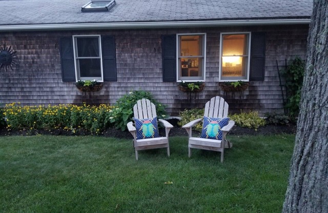 Manomet Weekly Beach Rental, Comfortable open floor plan cottage