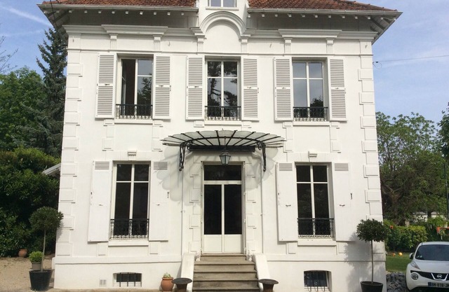 MANSARD VILLA IN VESINET