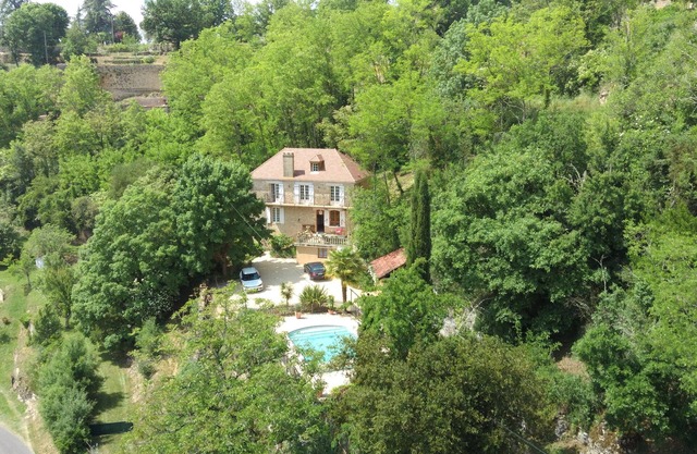 Mansion house & guests house with heated pool/AC and speed internet in Domme