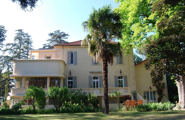 Mansion in Provence with Pool & Near Town