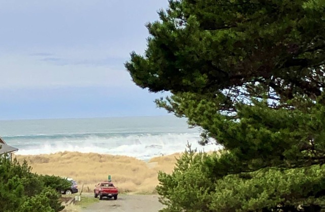 Manzanita Ocean View on quiet street