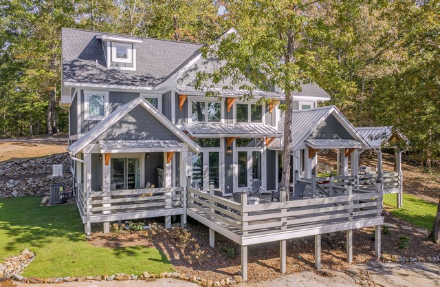 Maple Branch: 5 BR, 4 BA House in Arley, Sleeps 14