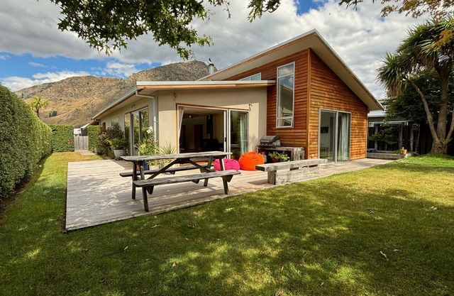 Maple Court|Family friendly |Log Fire