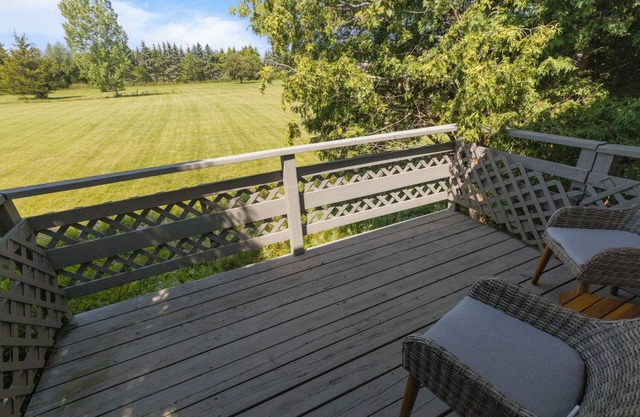 Maple Getaway - Short distance to downtown, beaches, and breweries