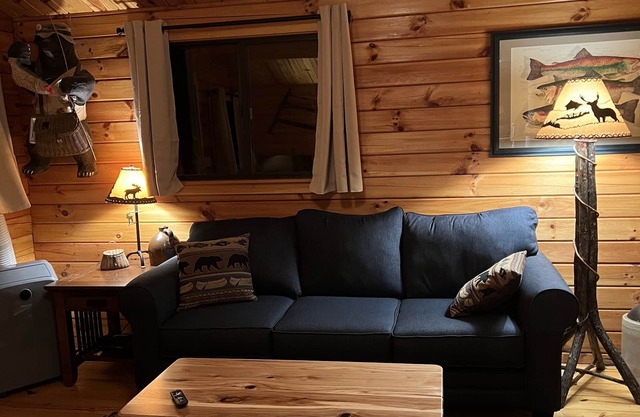 Maple Leaf Charming log cabin in the woods