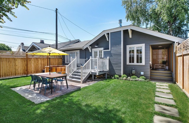 Maple Leaf Craftsman w/Private Hot Tub, AC, Fenced Yard & Walkable Dining