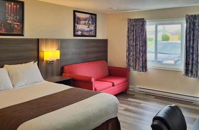 Maple Leaf Inn & Suites
