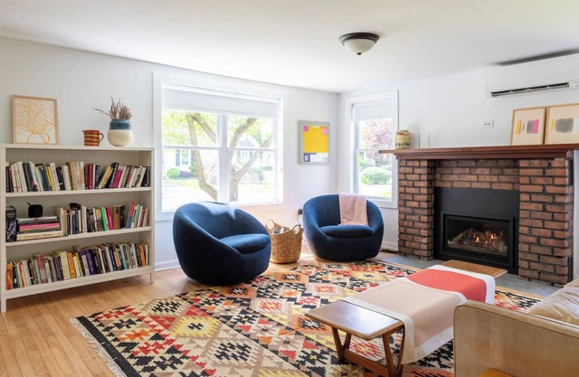 Maplewood Meadow: w/Hot Tub | 5 Mins to Kingston