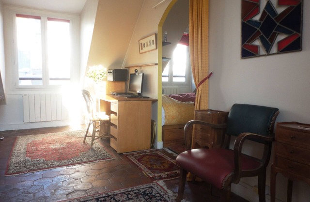 Marais Large One Bedroom Apart 40 sq m Quiet & Sunny