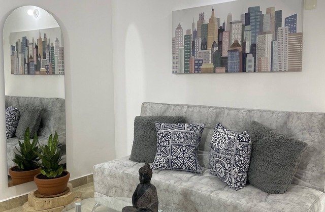 Maravilloso Apartamento Recién Remodelado a 2 Minutos del Metro de Medellín