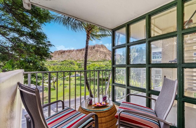 @ Marbella Lane -Coastal retreat near Diamond Head