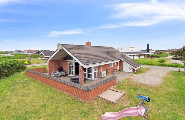 "Mari" - 400m from the sea by Interhome