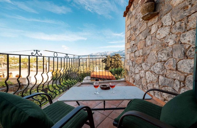 Maria's Serene Countryside Retreat by Chania