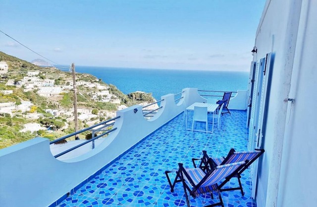 Maridea Ponza, Squilla Mantis three-room apartment with terrace on the Bay