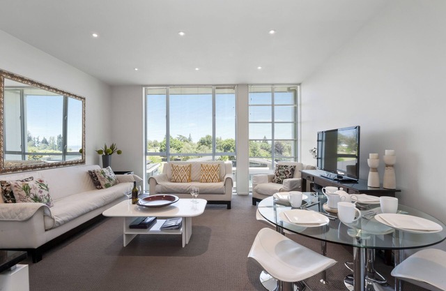 Marinaside Villa - Taupo Holiday Apartment