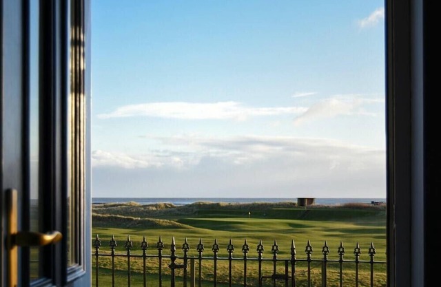 MARINERS HOUSE, pet friendly, country holiday cottage in Alnmouth