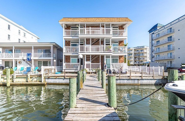 "Marlin Sunset" - 11th/Bay, 2 BRs, sleeps 6