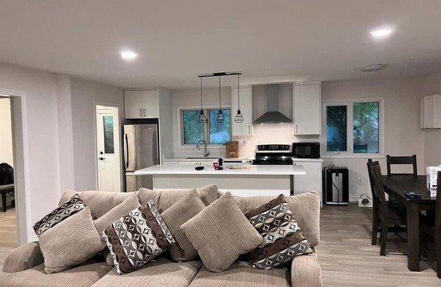 Marmora Hideaway - Lake front