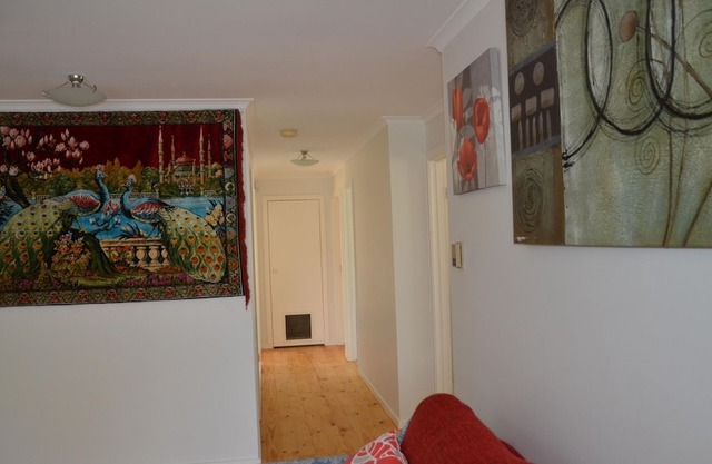 Maroondah 3 Bedroom house - Dogs welcome, peaceful large garden free parking