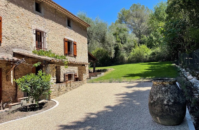 Mas du 19eme 4 double rooms and 6-bed dormitory