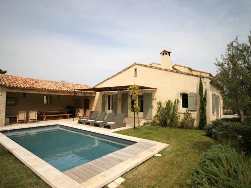 Mas in Eygalières with Heated Pool