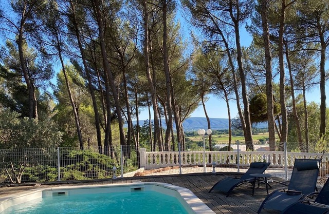 Mas in the ROUSSILLON pine forest with view, heated swimming pool