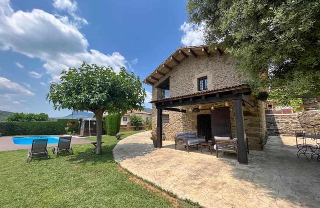Masia with pool and beautiful views near Girona