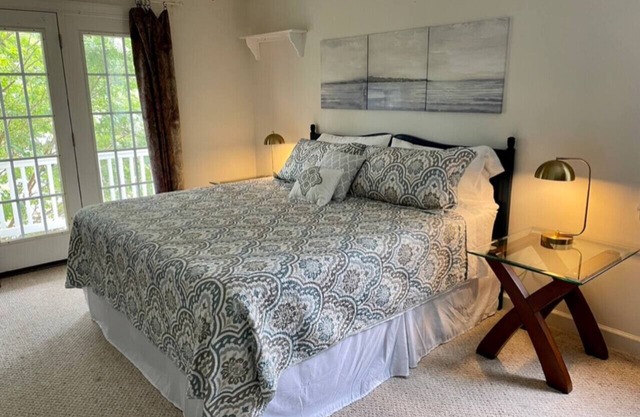 Master Suite, Private Bath & Balcony, Walk to UVA!