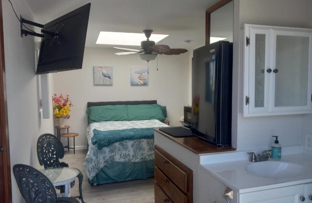 Master SUITE STEPS TO BAY & BEACH