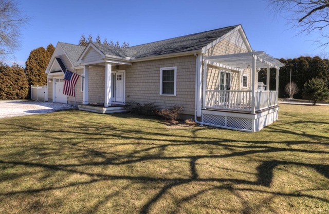 Matunuck Beach Cottage. Close to beach with plenty of ammenities.