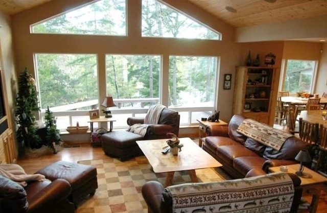 Maud Lake Lodge an Oregon Dune Access Lakefront Home