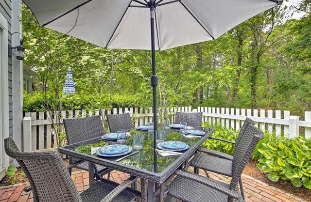Maushop Village Getaway with Private Beach Access!
